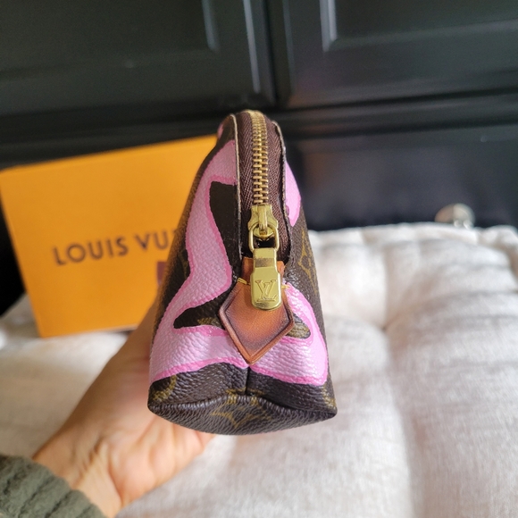 Louis Vuitton Cosmetic Pouch Pm - Picture 3 of 11